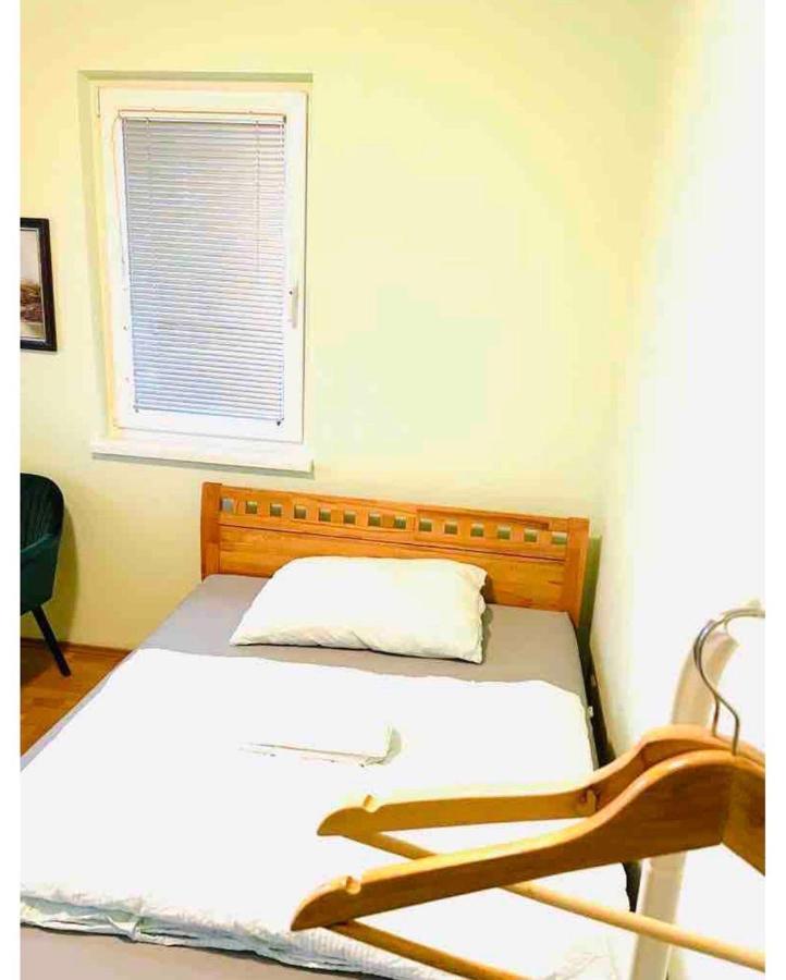 Das Zimmer Im Wiener Haus Bagian luar foto