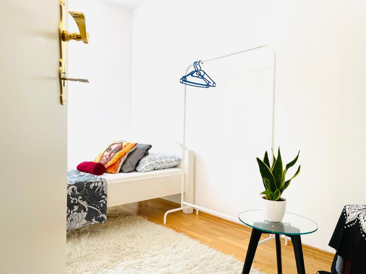 Das Zimmer Im Wiener Haus Bagian luar foto
